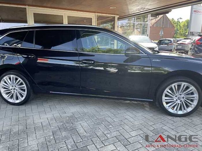 SKODA Superb Combi 2.0 TDI 142 kW 4x4 L&K AHK StandKli Vollausst.StandKlima Navi SD SH